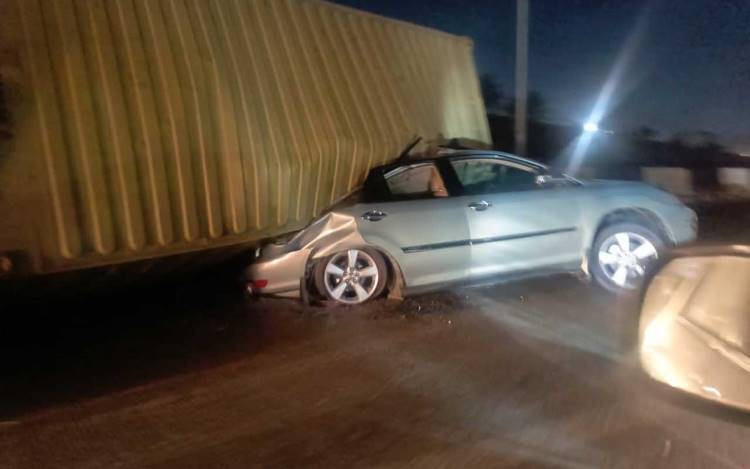 Couple rescued as container falls on car in Lagos