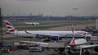Flights resume in UK as airspace reopens after control glitch