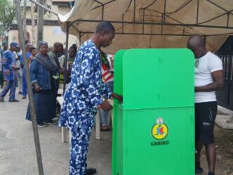 An eyewitness account says that Alausa residents stormed Polling Unit 022, Ward F, Alausa, Ikeja, Lagos State, in the early hours of Saturday to cast their votes in the ongoing local government elections.