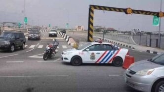 Several passengers cheated death in Lagos on Monday after a ghastly road accident involving a commercial bus and a Toyota Camry on the Third Mainland Bridge left many injured.