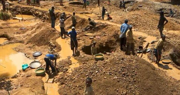 The residents of the Western Bypass area near El-Amin University in Minna, Niger State, were thrown into panic after a violent clash ensued between suspected groups of illegal miners in the early hours of Thursday