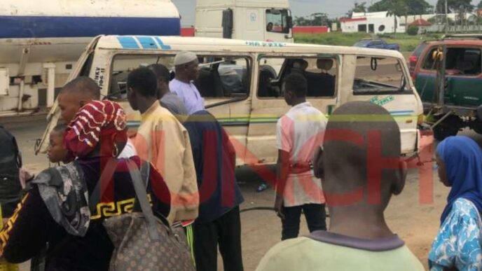 16 escape death as car, minibus, tricycle crash in Lagos-Ibadan expressway
