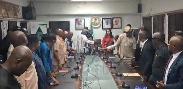 Dangote officials walk out of peace meeting with FG, NUPENG