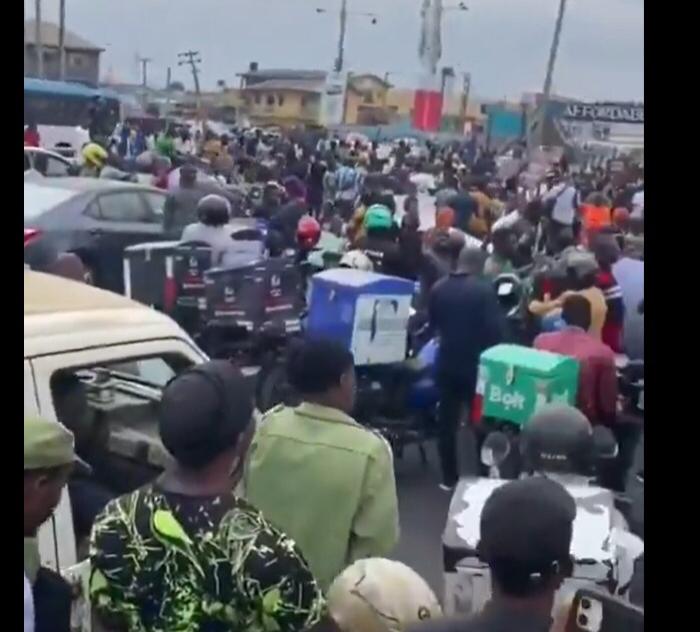 Protesters block Third Mainland bridge over demolition of houses in Oworonshoki