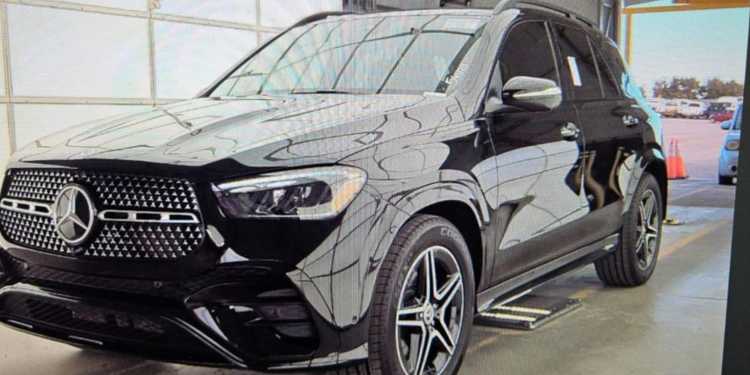 Armed robbers snatch 2025 Mercedes-Benz at gunpoint in Lagos