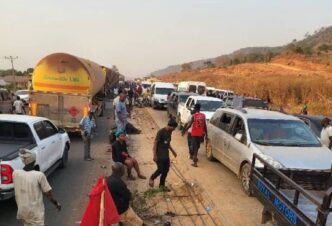 Yuletide: Fallen trucks cause three-day traffic jam on Lokoja-Abuja highway
