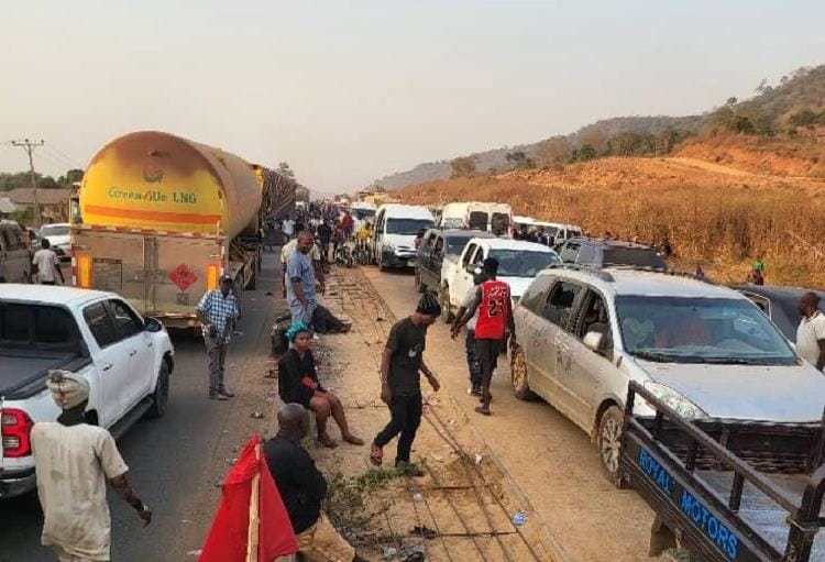 Yuletide: Fallen trucks cause three-day traffic jam on Lokoja-Abuja highway