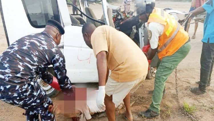 Road crash claims two lives on Lagos–Ibadan expressway
