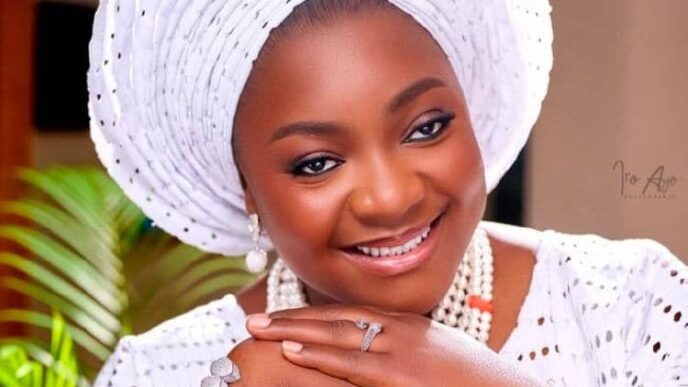 Body of Bunmi Akinnanu arrives Lagos cemetery for burial