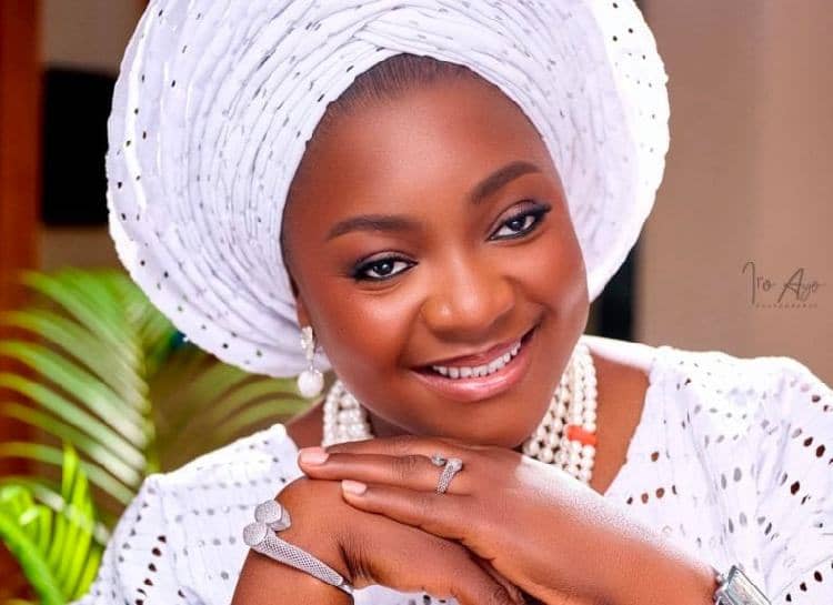 Body of Bunmi Akinnanu arrives Lagos cemetery for burial