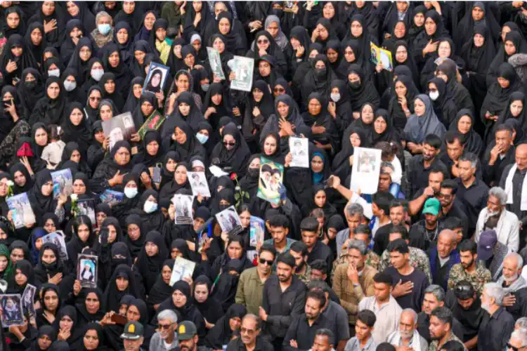 Iran buries 165 schoolgirls killed in US–Israel strike