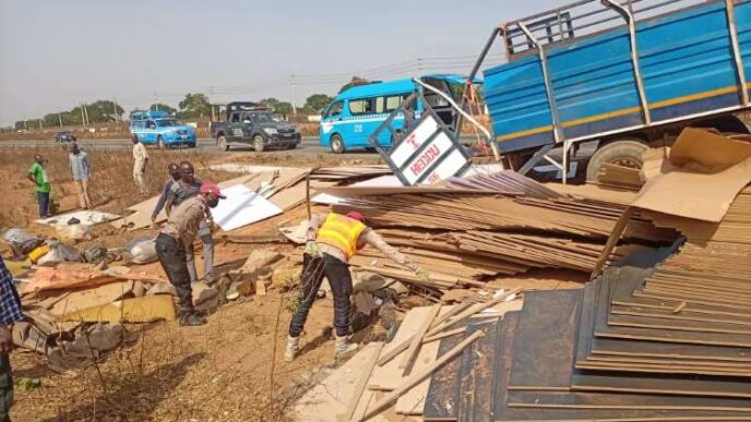 10 killed, 20 injured as truck crashes in Niger state