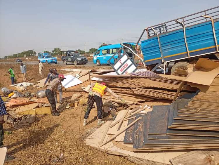 10 killed, 20 injured as truck crashes in Niger state