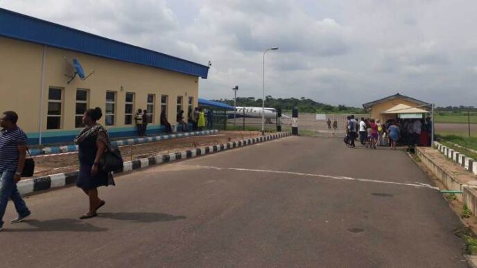 Security operatives nab suspected bandits at Akure airport