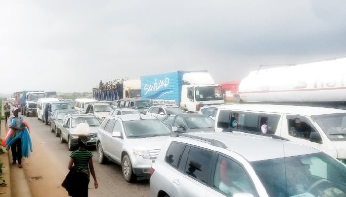 Kara bridge repairs: FG diverts traffic on Lagos-Ibadan expressway