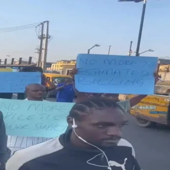 Lagos residents protest power outages, demand stable electricity (VIDEO)