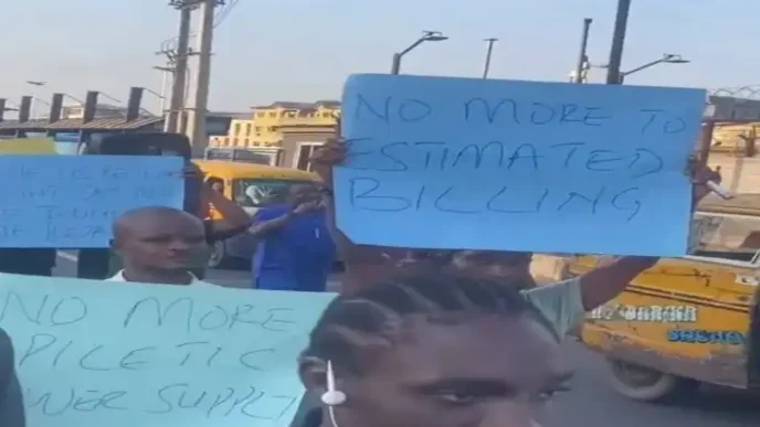 Lagos residents protest power outages, demand stable electricity (VIDEO)
