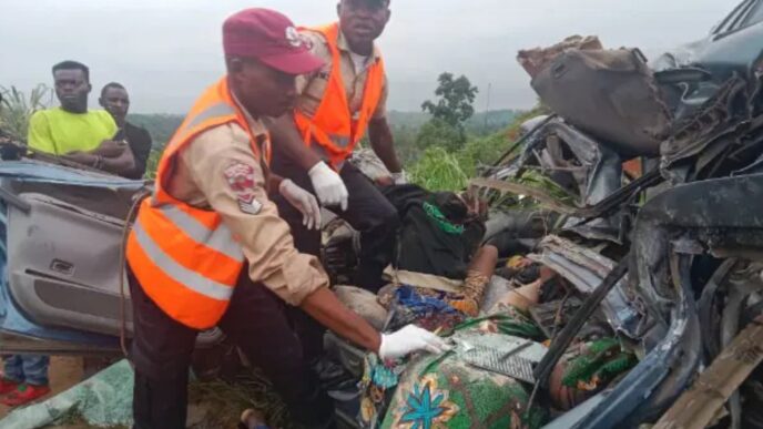 11 die as vehicle plunges off Ogun bridge