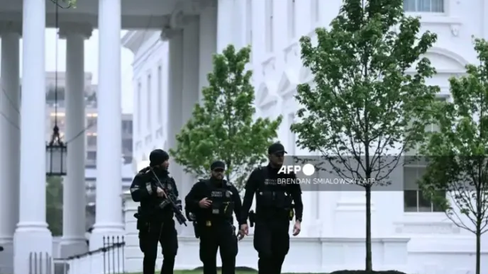 Gunman shot dead after opening fire near White House
