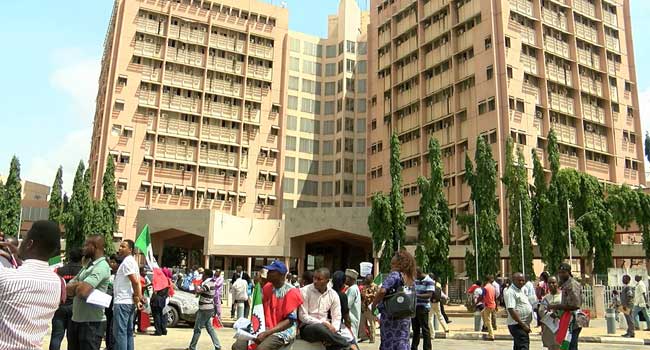Federal workers threaten indefinite strike over wages, insecurity
