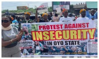 Protesters block Ibadan roundabout, demand release of abducted pupils, teachers