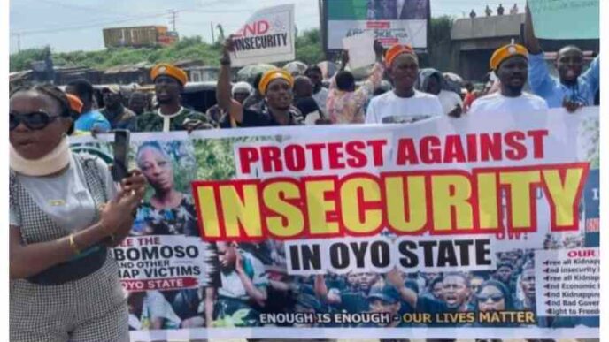 Protesters block Ibadan roundabout, demand release of abducted pupils, teachers