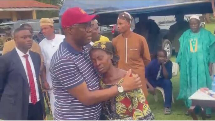 Parents of abducted Oyo schoolchildren reject Makinde's rice, cash gifts