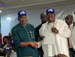 Oyo APC unveils gov candidate, running mate, gets INEC nomination form
