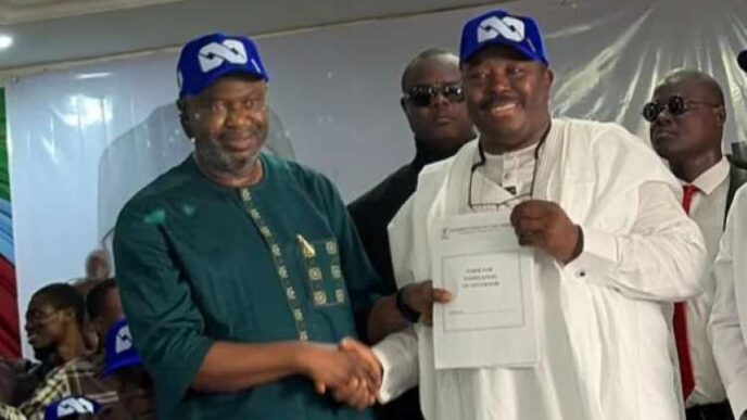 Oyo APC unveils gov candidate, running mate, gets INEC nomination form